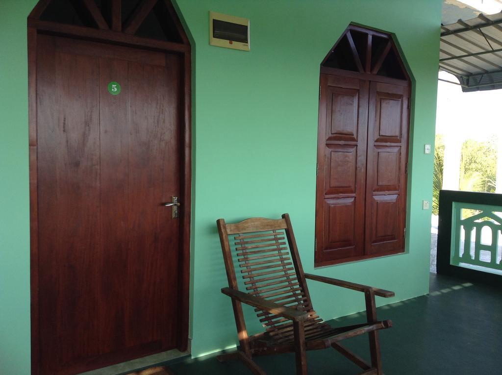 Lagoon Inn Hambantota Exterior photo