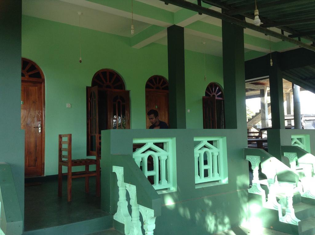 Lagoon Inn Hambantota Exterior photo