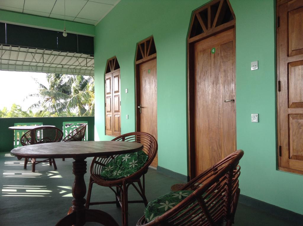 Lagoon Inn Hambantota Exterior photo