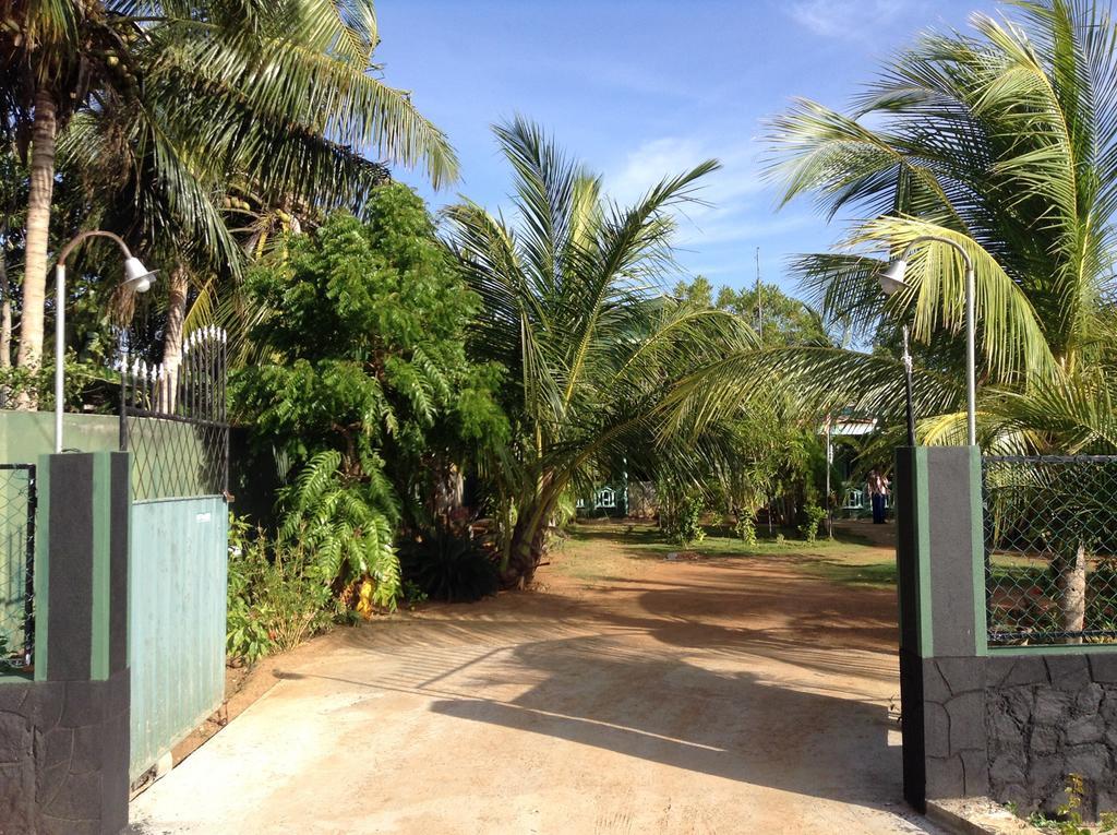 Lagoon Inn Hambantota Exterior photo